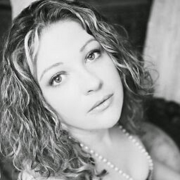 Meet your Posher, Nicole - Picture 1 of 1